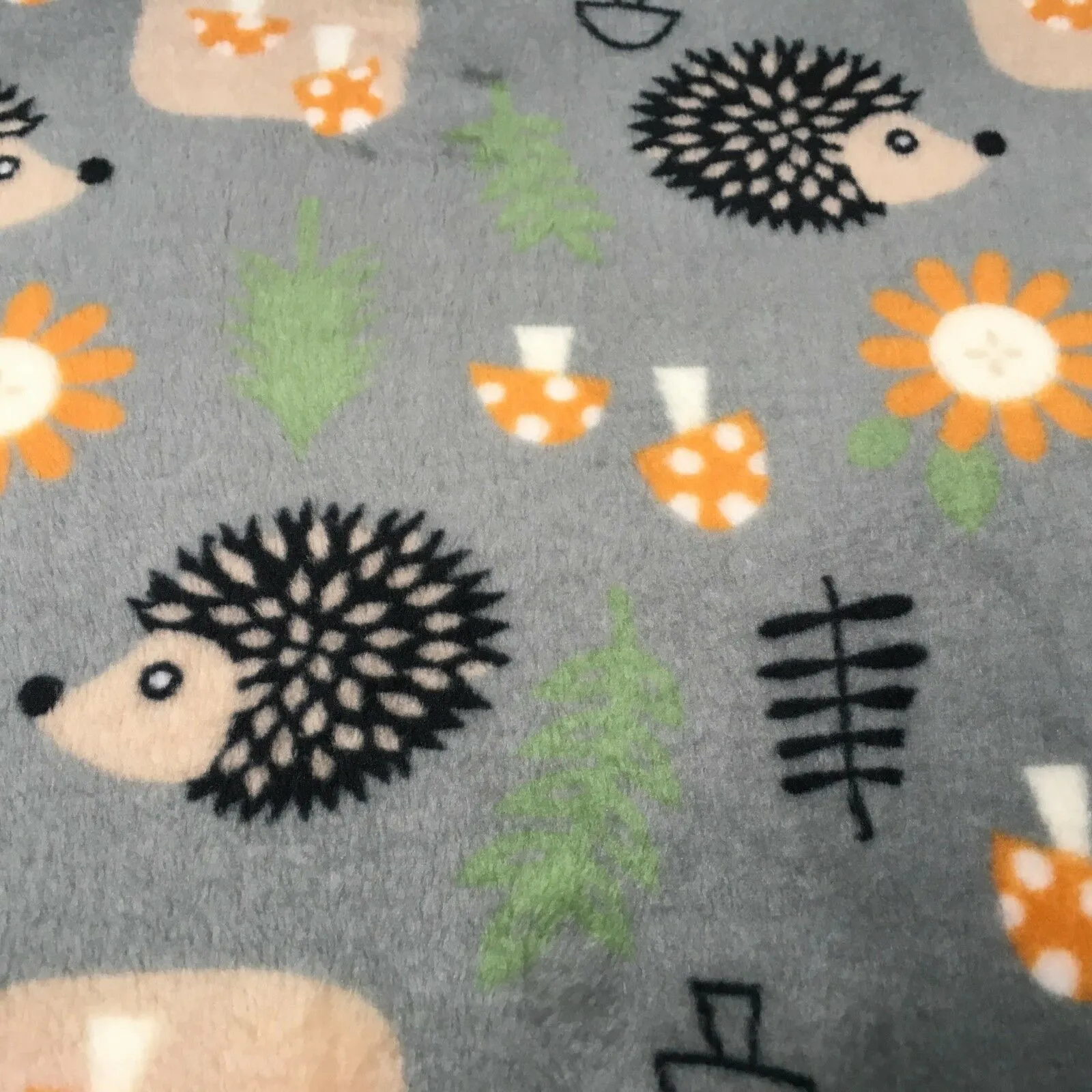 Foxes & hedgehog reversible medium weight Cuddle Fleece 100% Polyester 58" M701