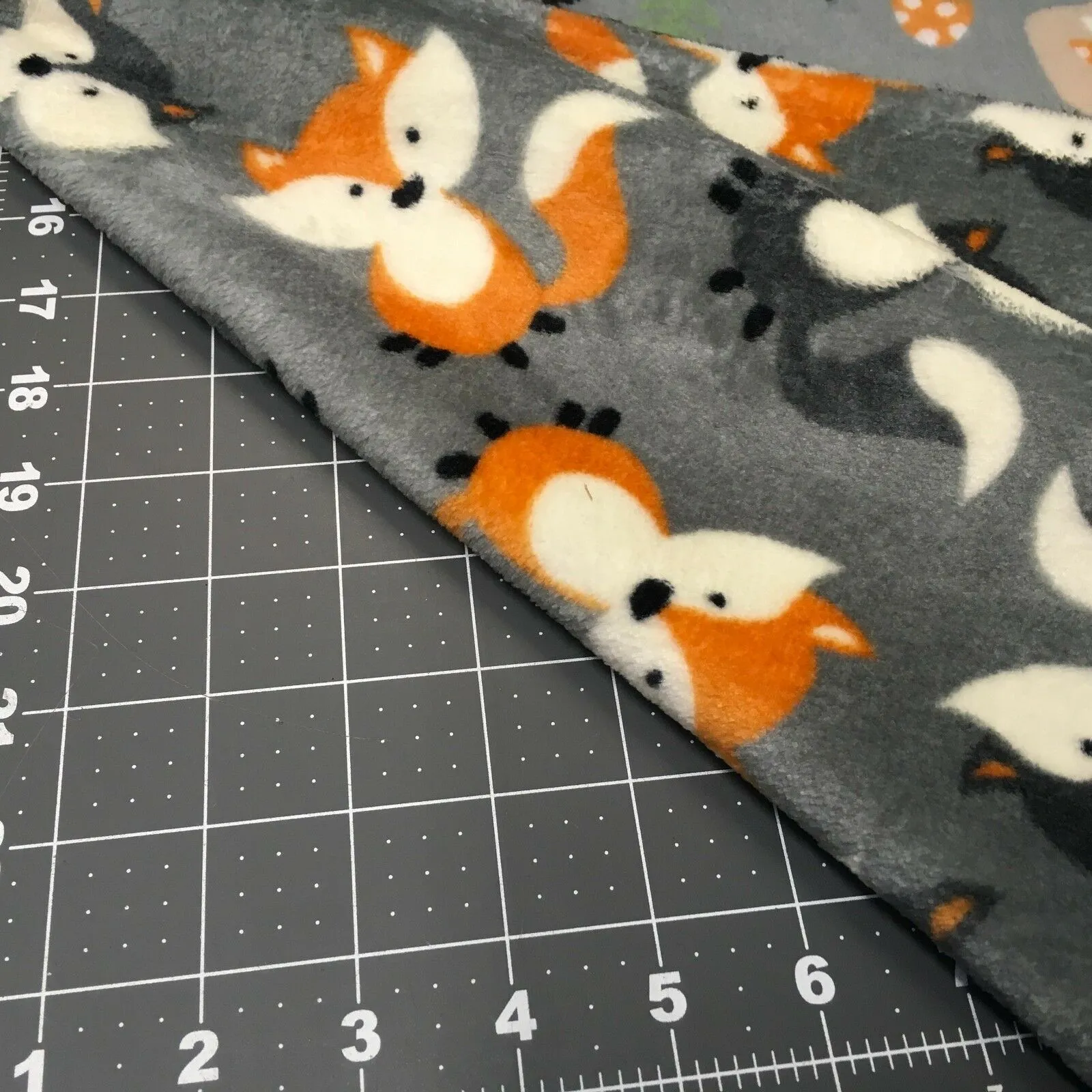 Foxes & hedgehog reversible medium weight Cuddle Fleece 100% Polyester 58" M701